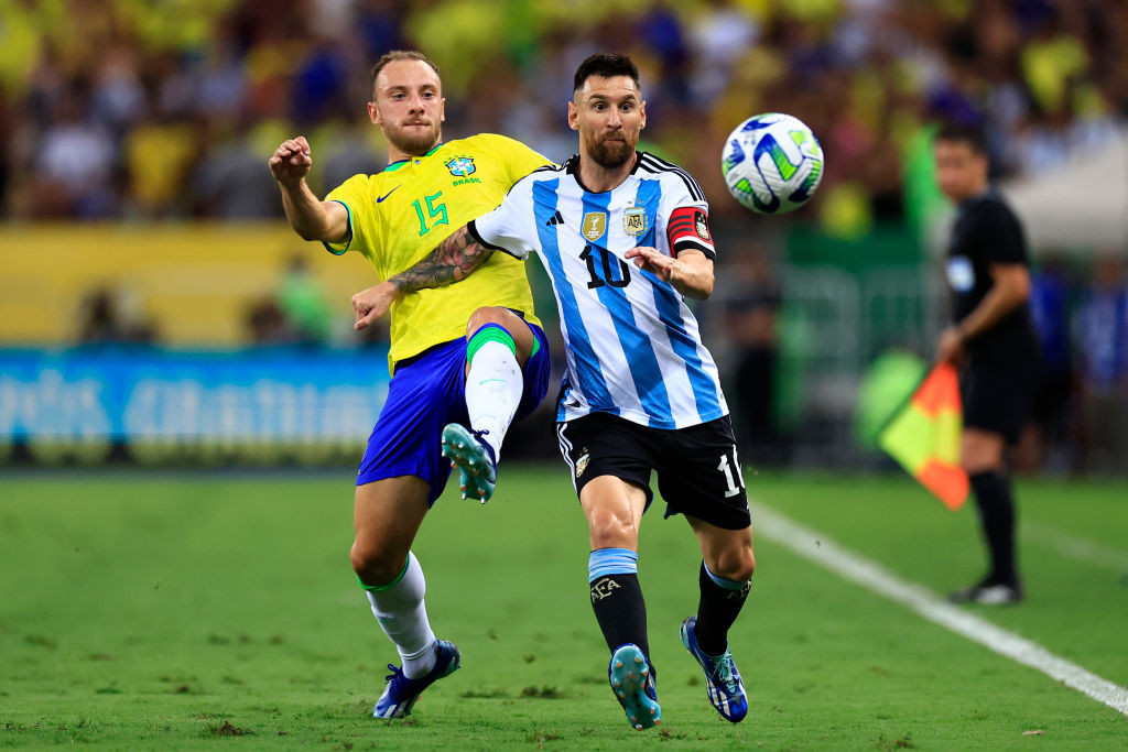Leo Messi and Carlos Augusto during a FIFA World Cup 2026 qualifying match in Maracana. GETTY IMAGES
