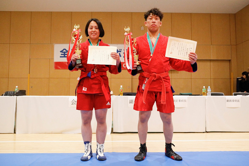 Tournament MVPs Yoshino (left) and Iguchi. FIAS