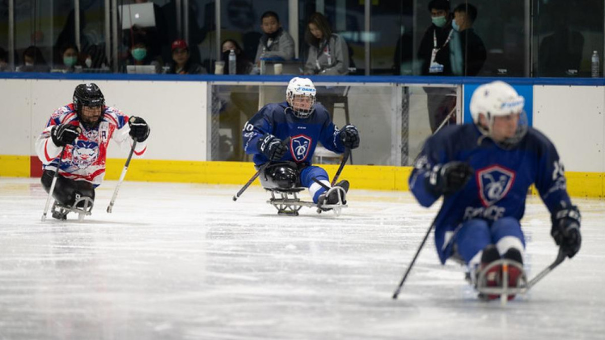 Great Britain (left) won the last edition of the Championships. WORLD PARA ICE HOCKEY