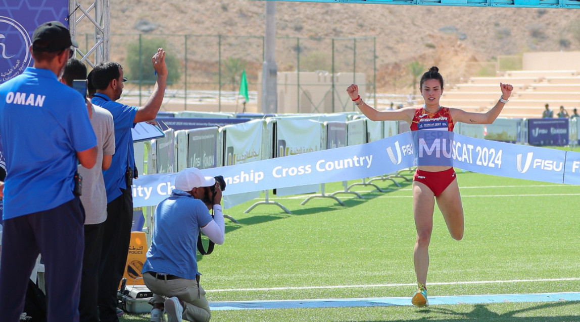 Andrea Romero secured the title for Spain in the mixed long relay. FISU