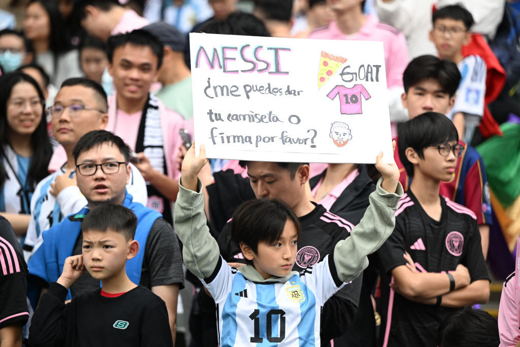 Messi, can I have your shirt or an autograph? GETTY IMAGES