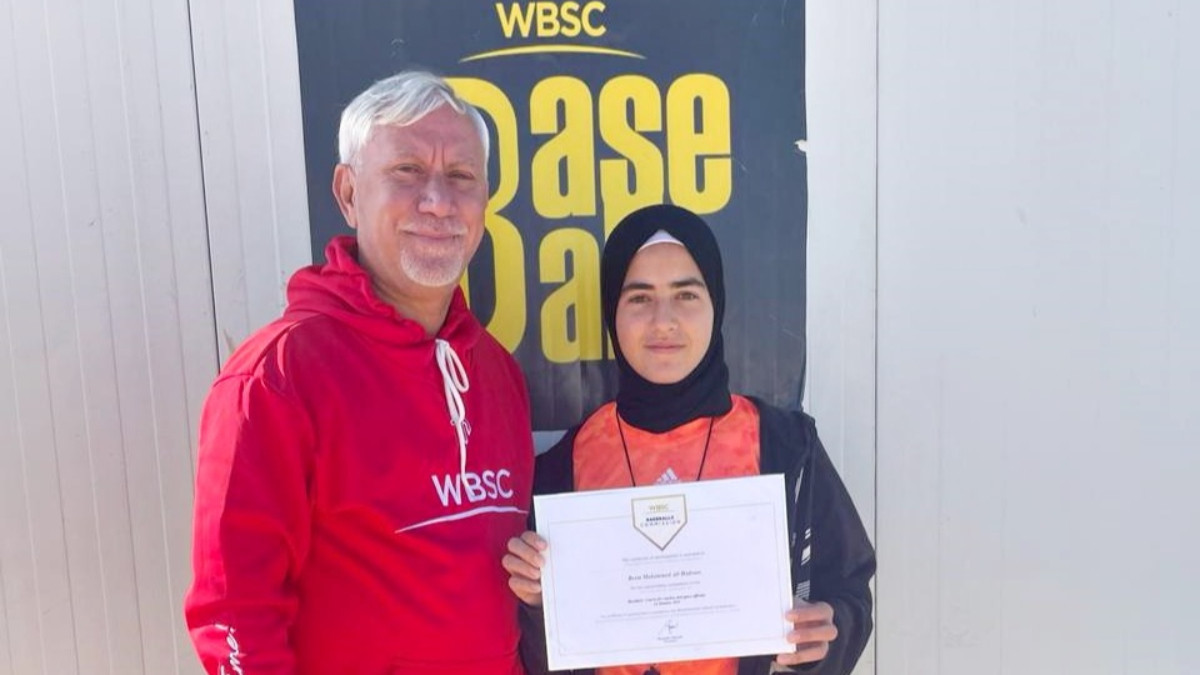 Baseball5: Azraq refugee camp Reem Hadroos receives WBSC certification