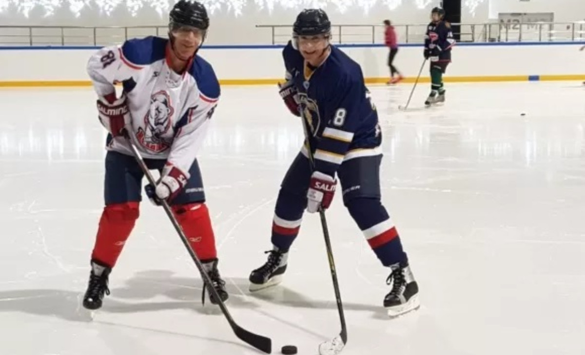 President of the International University Sports Federation Leonz Eder (left) playing ice hockey. FISU