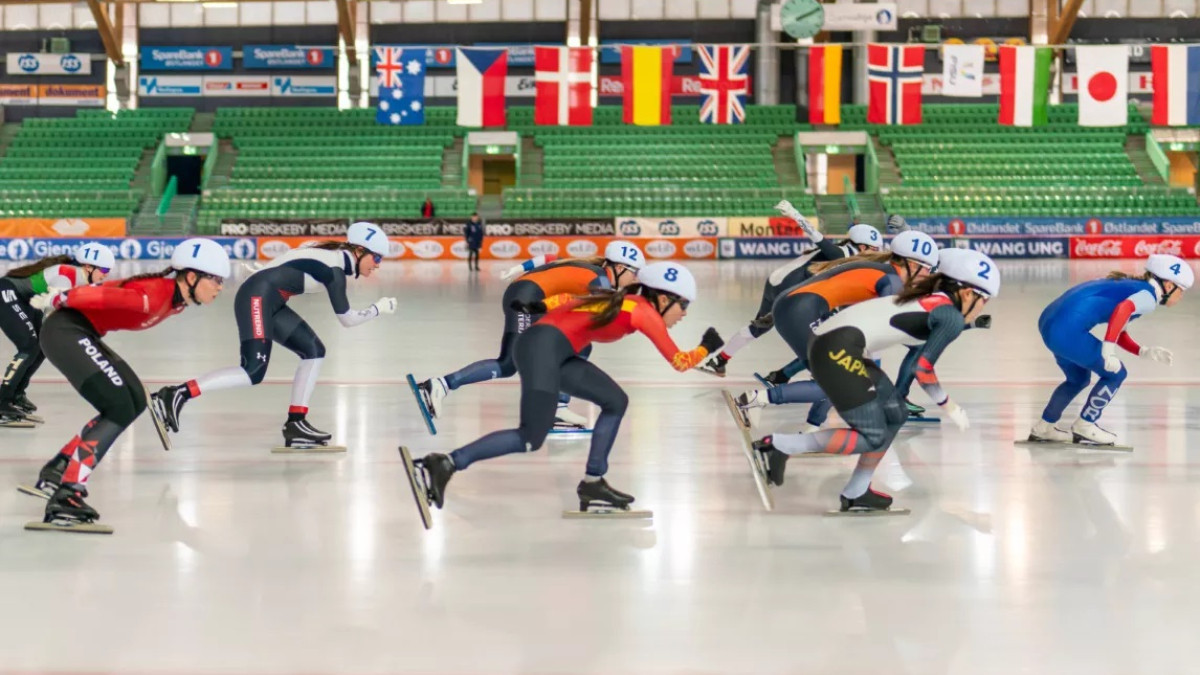 Speed skating is a spectacular sport. LEONIE RICHARZ/FISU