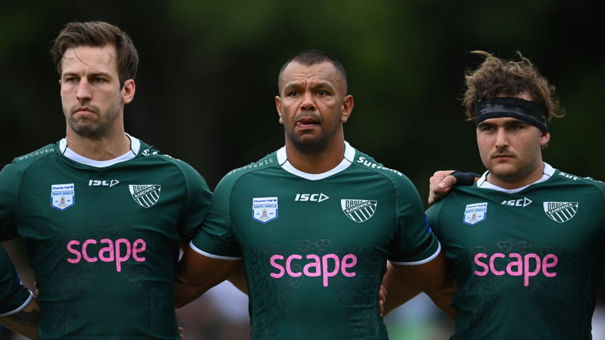 
Kurtley Beale poses with his teammates before the start of his comeback match. GETTY IMAGES