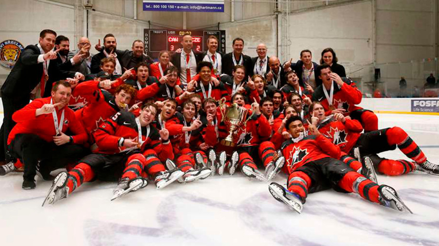 The Canadian team celebrating last year's title. HLINKA GRETZKY CUP