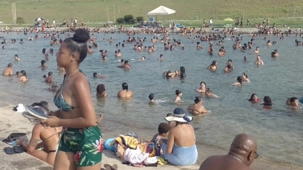 Part of the Deodoro Radical Park is used as a public swimming pool. ICF