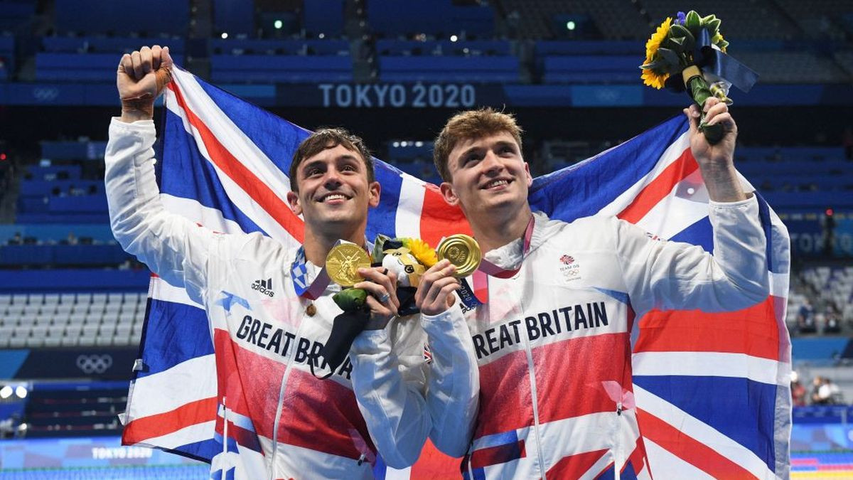 Lee and Daley with their gold medals in the men's 10m platform synchronised event at Tokyo 2020. GETTY IMAGES
