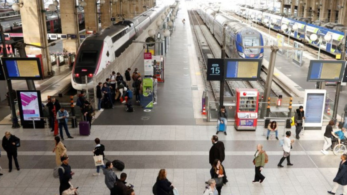 Residents will face long waits on platforms during Paris 2024. GETTY IMAGES