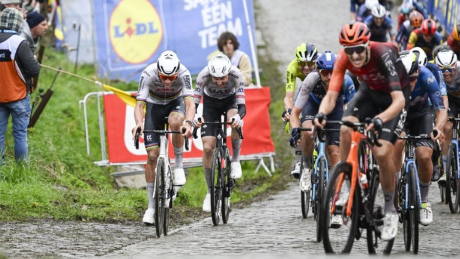 Van der Poel crushed his rivals with 50km to go. GETTY IMAGES