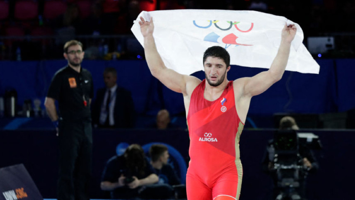 Sadulaev after winning the 97kg title at Tokyo 2020. GETTY IMAGES