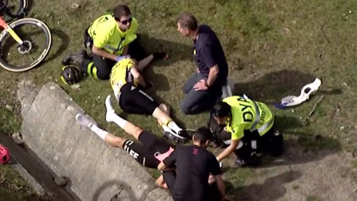 Vingegaard broke collarbone in terrible Basque Country crash. EUROSPORT'S FRAME