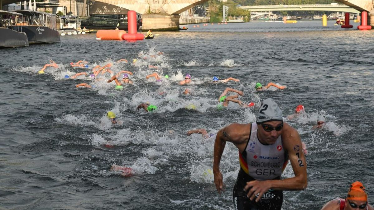 Athletes on the Seine during the World Triathlon Olympic Games Test Event. GETTY IMAGES