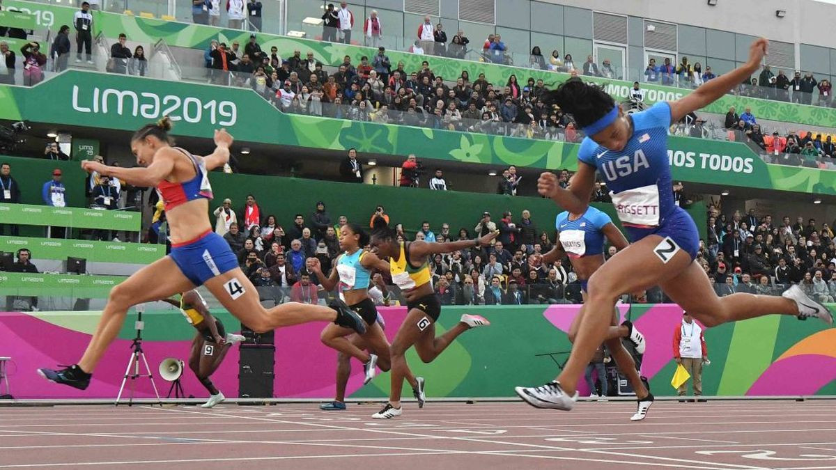 Costa Rica's Andrea Vargas (L) won gold in the 100m hurdles at the Lima 2019 Pan-Am Games. GETTY IMAGES