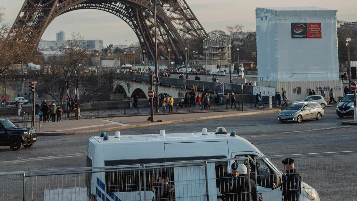 Police question a migrant and ask for identification near the Eiffel Tower. GETTY IMAGES