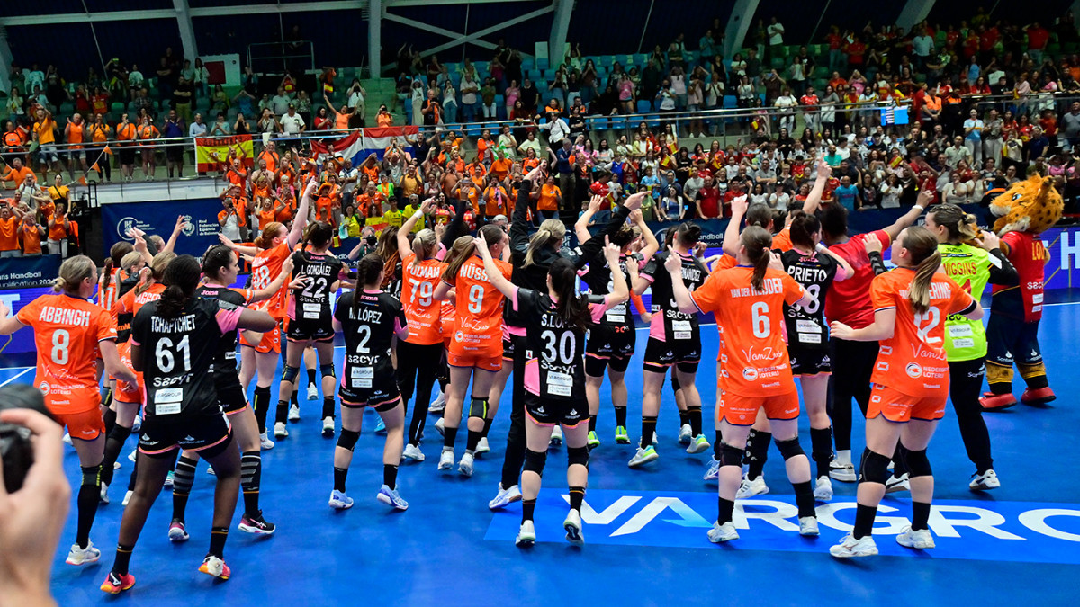 Spain and the Netherlands celebrated their Olympic qualification together. RFEBM / J.L. RECIO