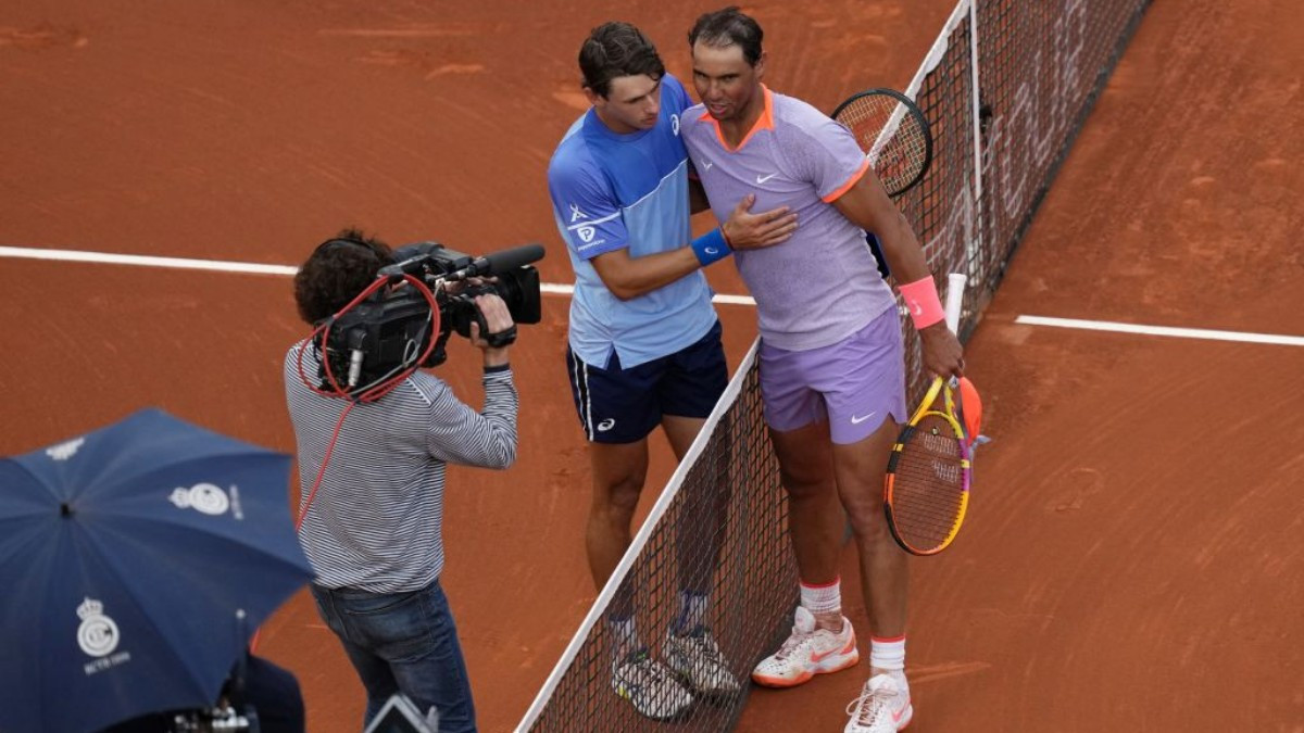 Nadal and De Miñaur greet each other at the end of their match in Barcelona. GETTY IMAGES