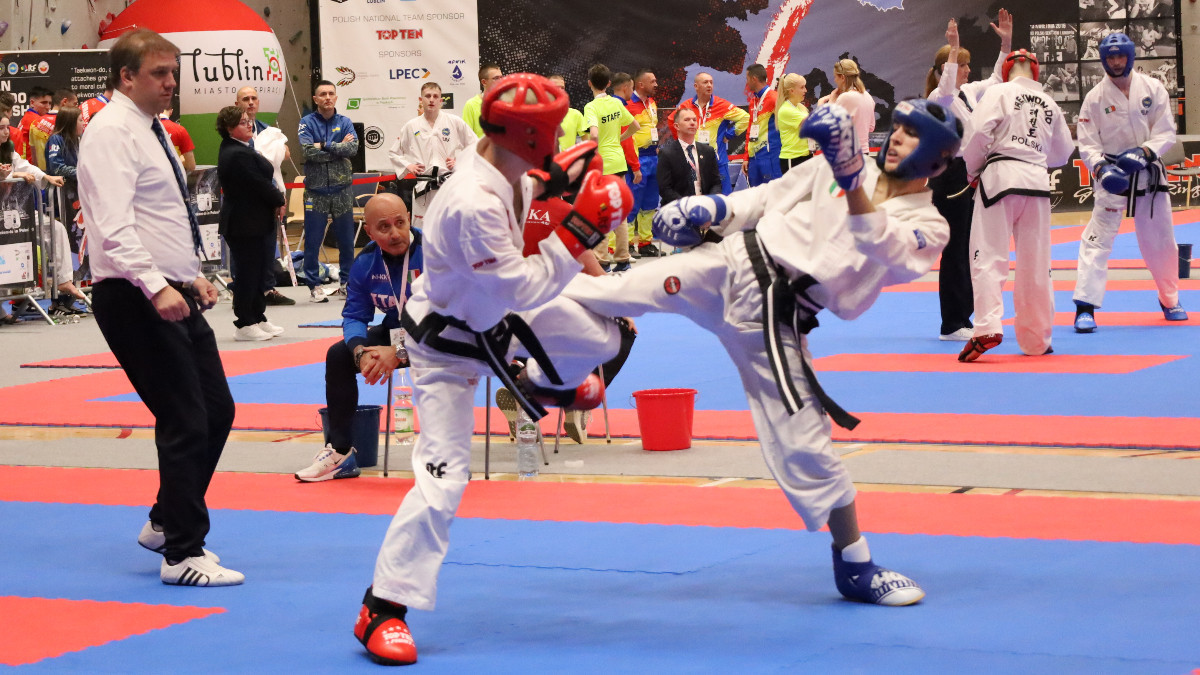 Over 800 athletes in three categories competing simultaneously on six rings in Lublin. ITF