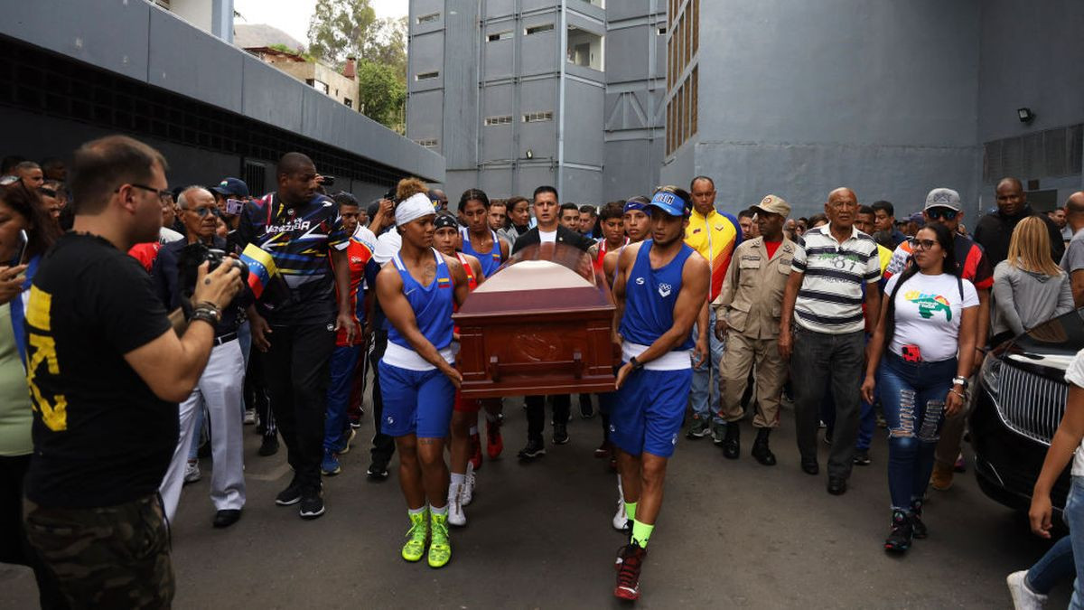 Members of Venezuelan Olympic Committee transport the coffin of late Venezuelan boxer Francisco 'Morochito' Rodriguez in Caracas. GETTY IMAGES