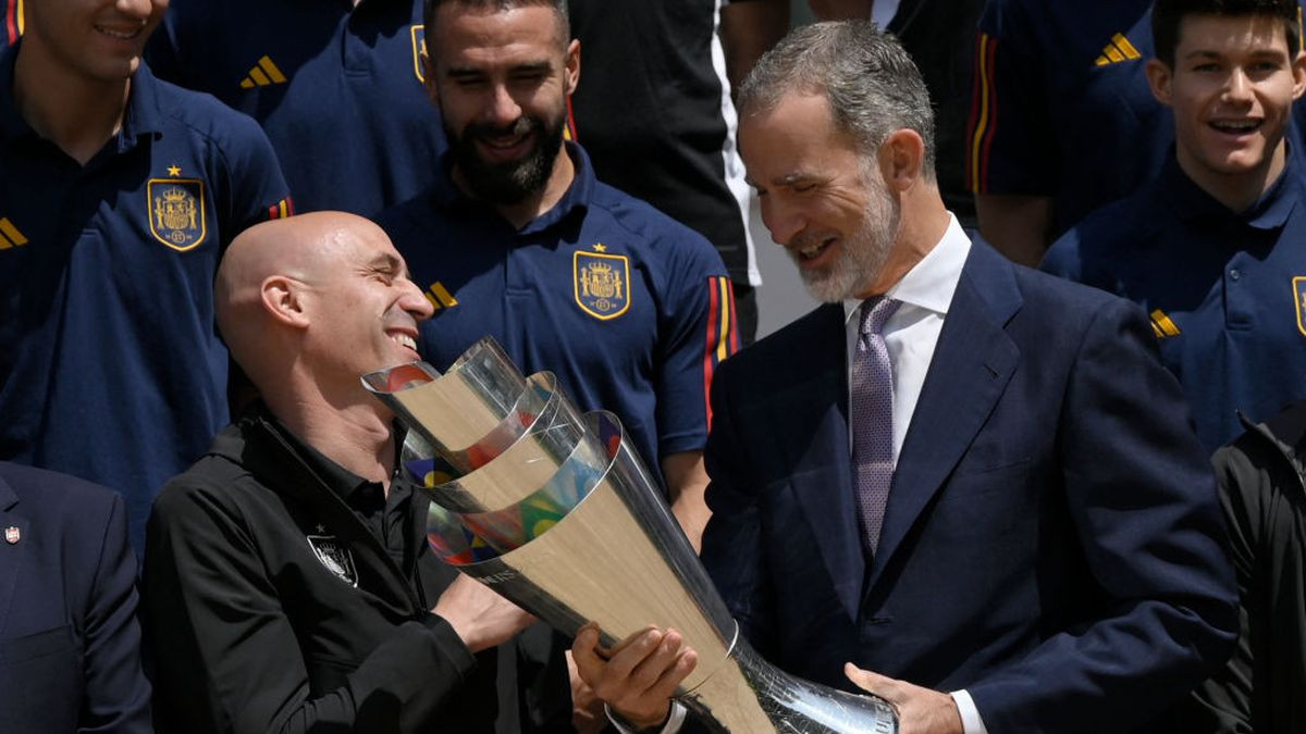 Luis Rubiales and the King of Spain following the coronation of the women's football team in 2023.GETTY IMAGES