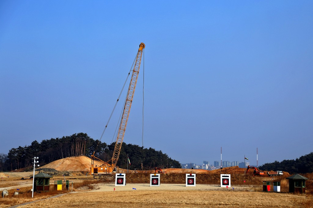 Construction taking place at the Gangneung Oval in February 2015 ©Getty Images
