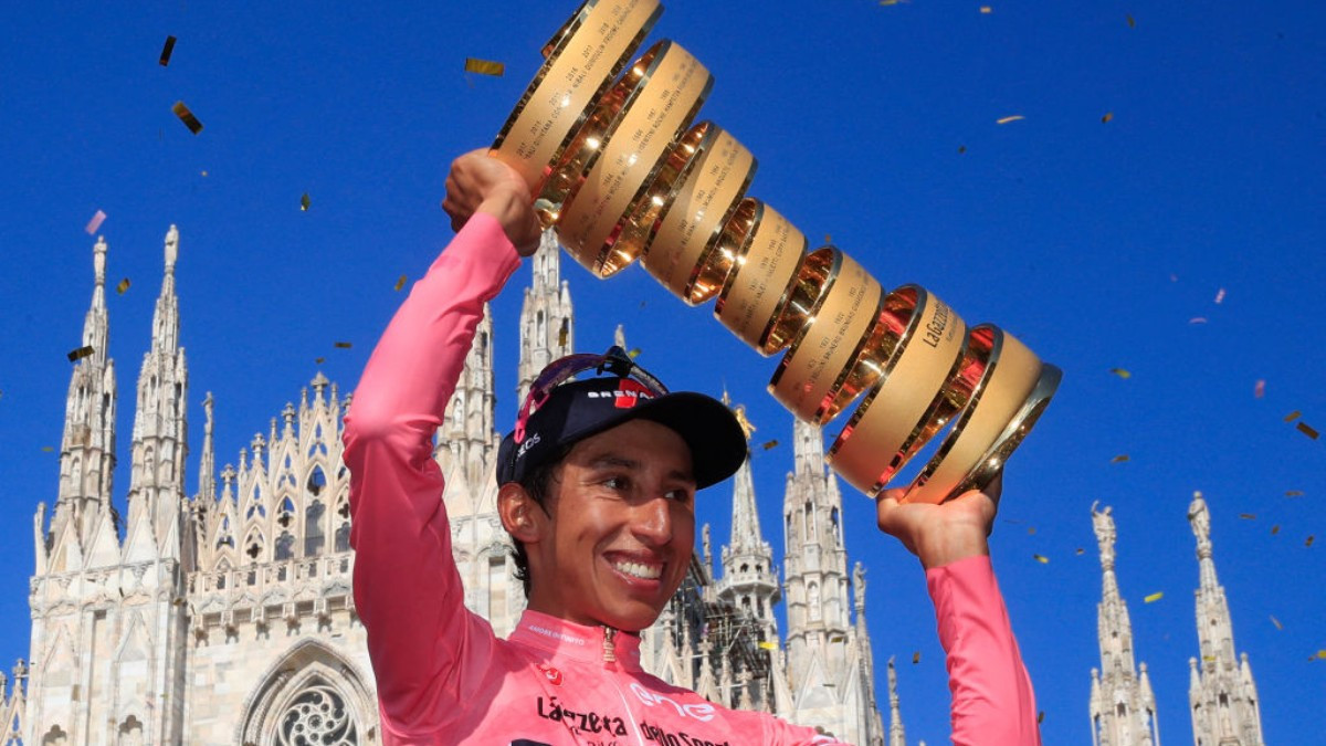 Egan Bernal lifts the winner's trophy of the 2021 Giro d'Italia. GETTY IMAGES