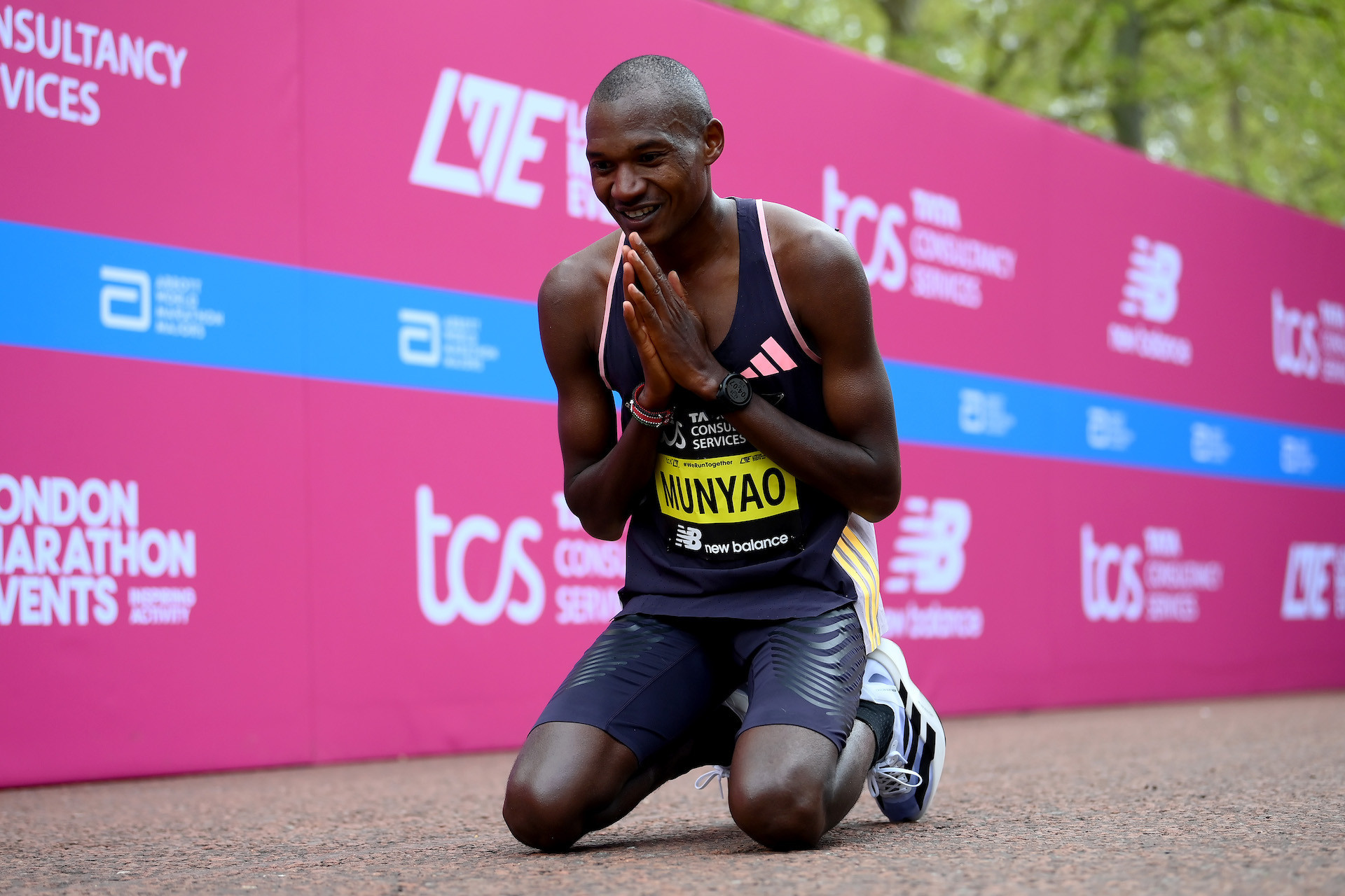 Alexander Mutiso Munyao celebrates after winning the Men's elite race during the 2024 London Marathon. GETTY IMAGES