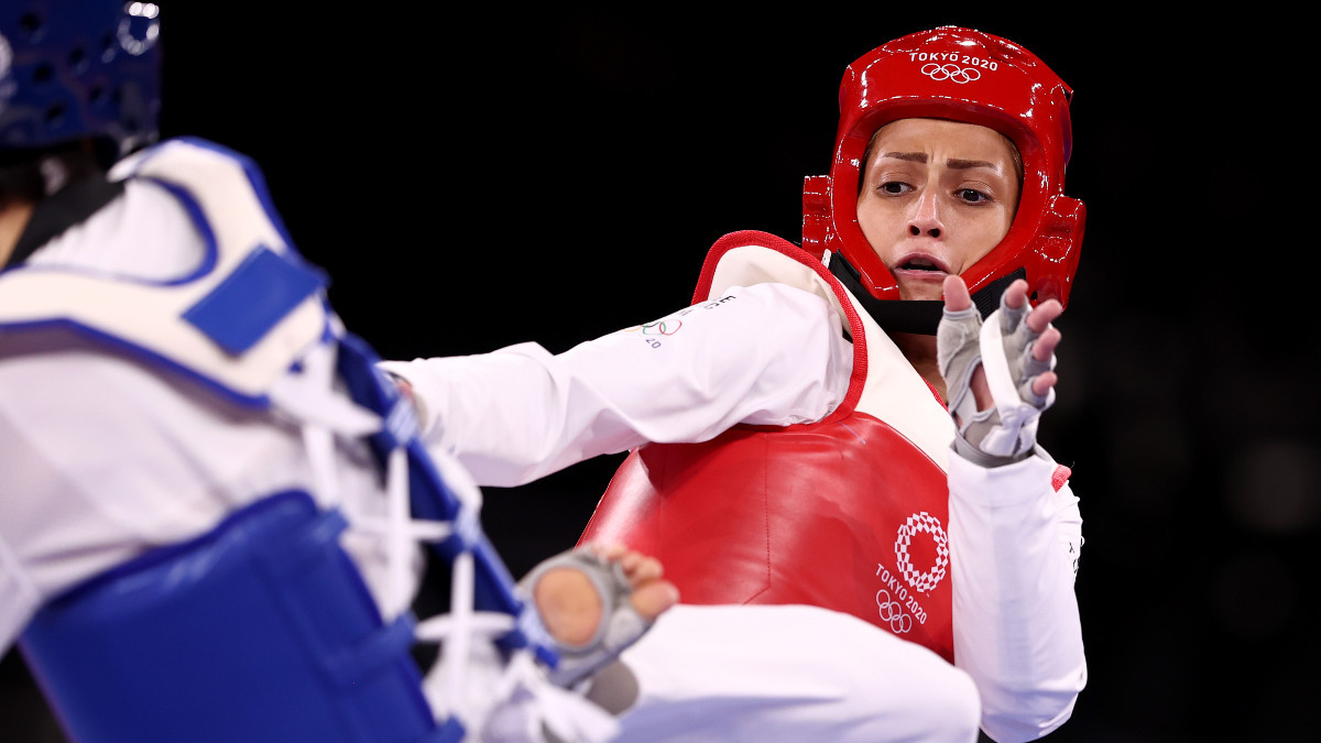Dina Pouryounes Langeroudi (red) participated at the Tokyo 2020 as a refugee athlete. GETTY IMAGES