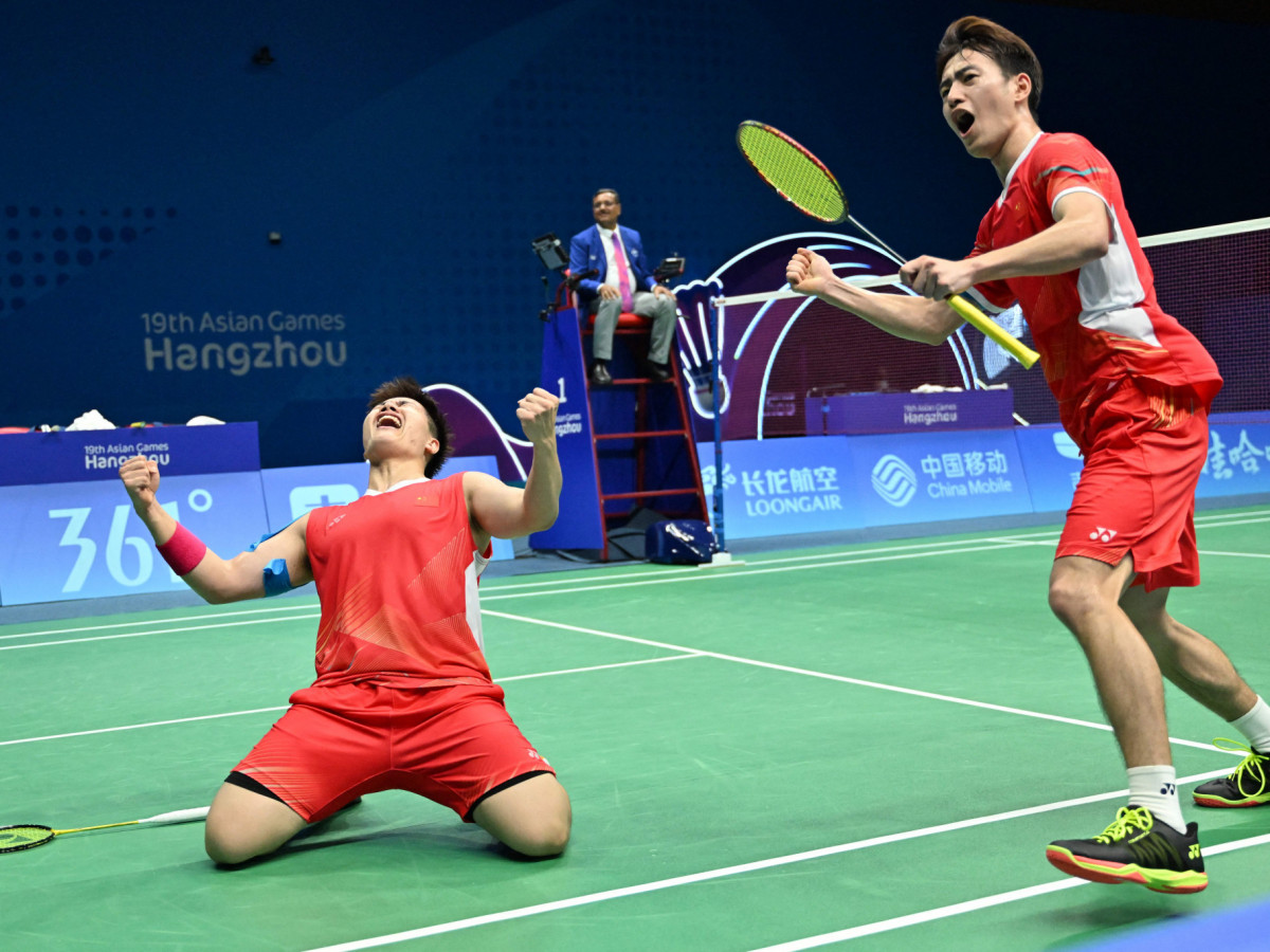 China sweeps Thomas and Uber Cup titles with wins over Indonesia