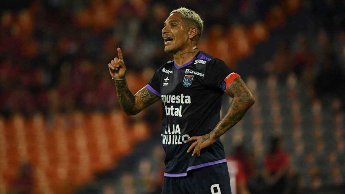 Paolo Guerrero has chosen to continue despite experiencing insecurity alongside his mother, but he's demanding increased security guarantees. GETTY IMAGES