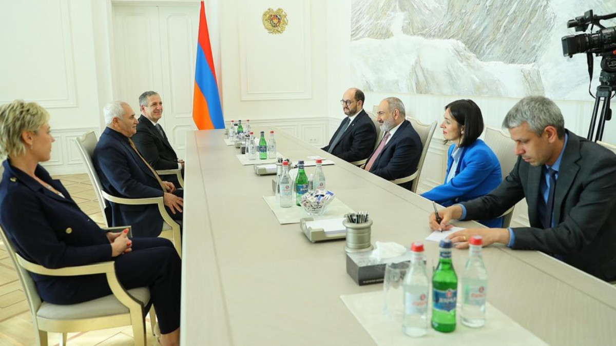 Mohammed Jalood and Antonio Urso at the meeting with Armenia's Prime Minister Nikol Pashinyan. IWF
