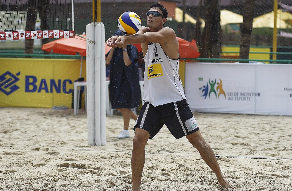 Andre Loyola plays a shot in Fortaleza 
