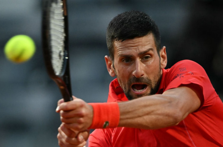 Novak Djokovic hit by bottle while signing autographs at Rome Open