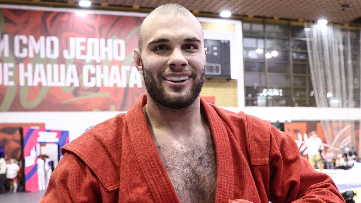 Reigning world champion Mikhail Kashurnikov (FIAS 1) won his first continental title in the men's Combat SAMBO +98 kg category. FIAS