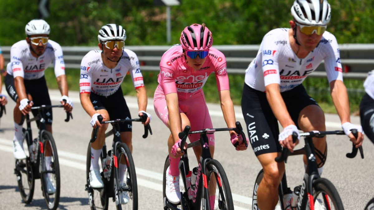 Pogacar is surrounded by a great team. They will protect him in the Giro d'Italia. GETTY IMAGES