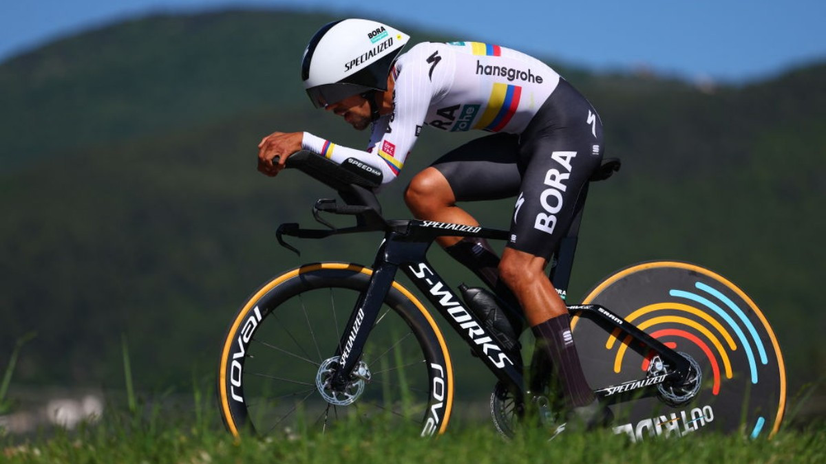 The rider closest to the insatiable Pogacar is Colombian Daniel Felipe. GETTY IMAGES