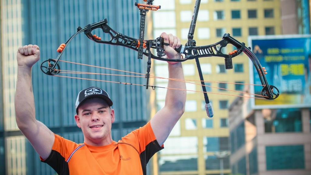 Schloesser wins low scoring thriller after rival misses shot at Archery World Cup