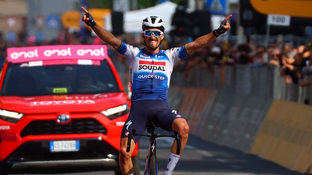 Veteran Julian Alaphilippe took victory in Stage 12 of the 2024 Giro d'Italia. GETTY IMAGES