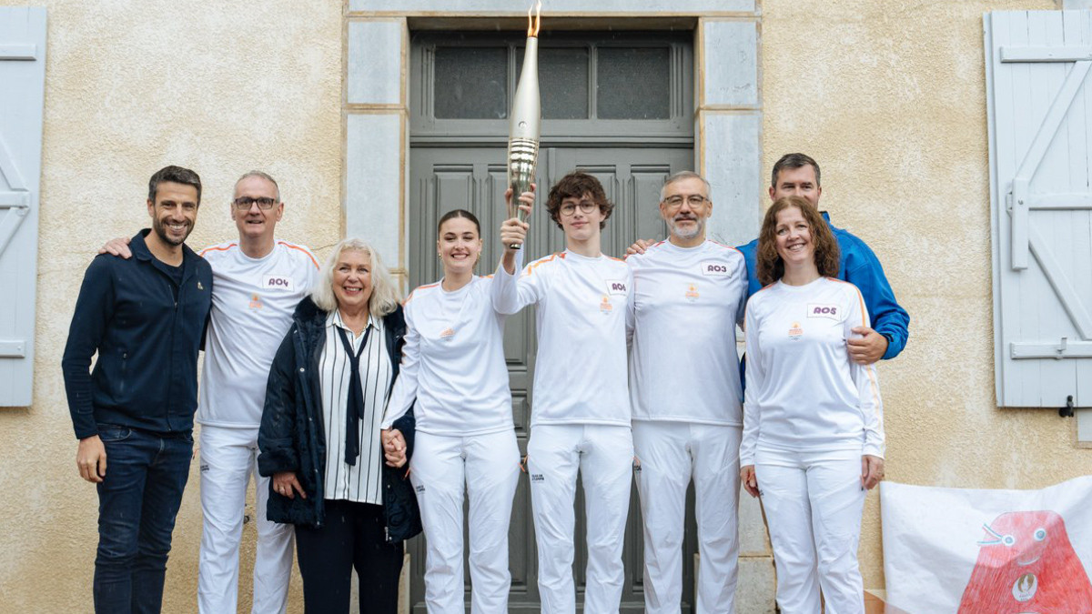 The Olympic Torch visited the family of late Paris bid co-chairman Bernard Lapasset. X/@Paris2024
