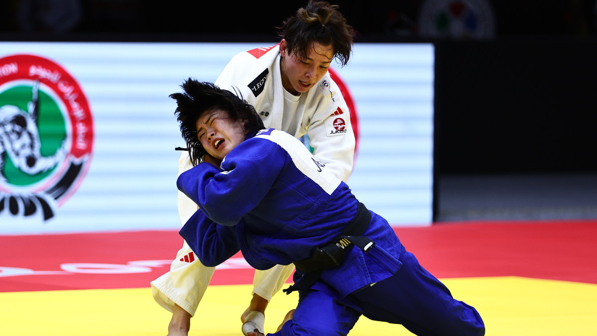 The ifinal bout between Christa Deguchi (white) and Mimi Huh lasted more than 12 minutes. GETTY IMAGES