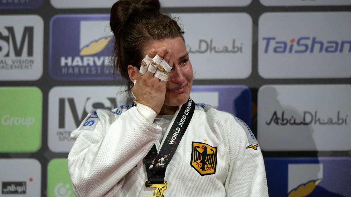 Anna-Maria Wagner reacts emotional after receiving the gold medal of the 2024 World Championships. GETTY IMAGES