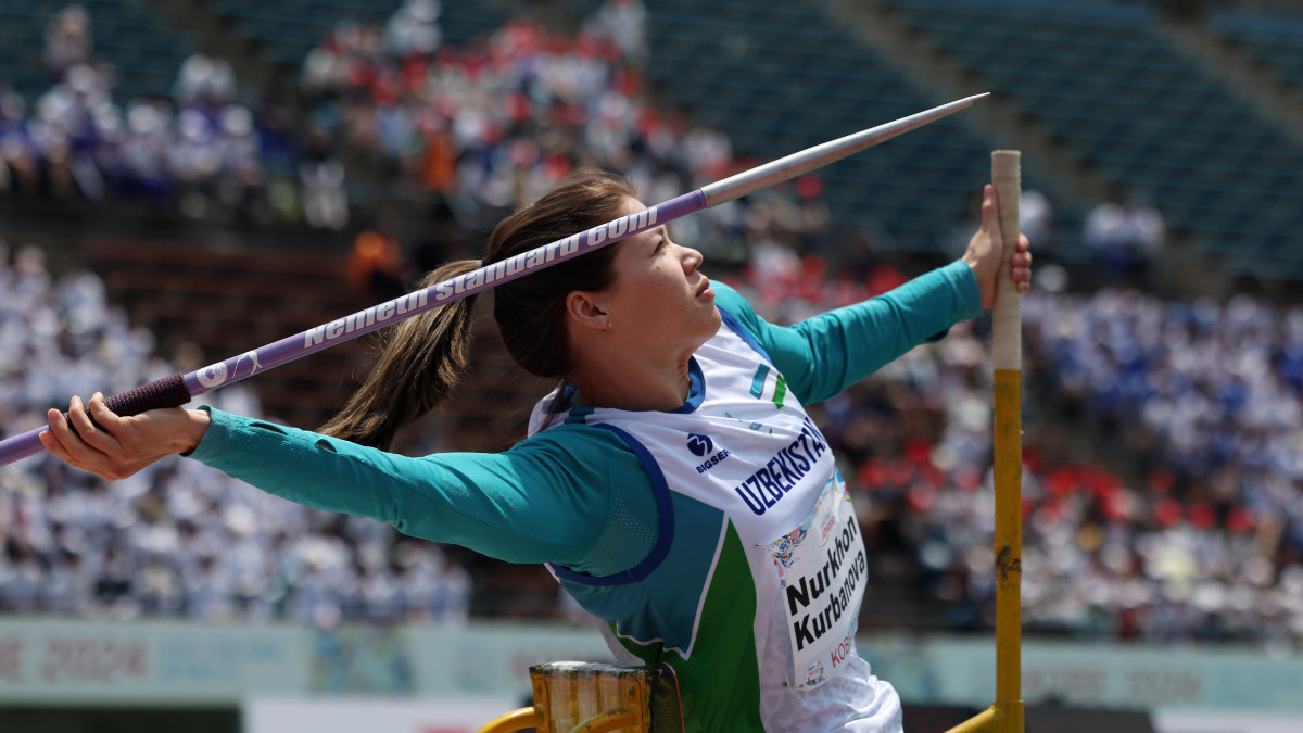 Nurkhon Kurbanova broke the javelin T54 world record on Day 8 in Kobe. GETTY IMAGES