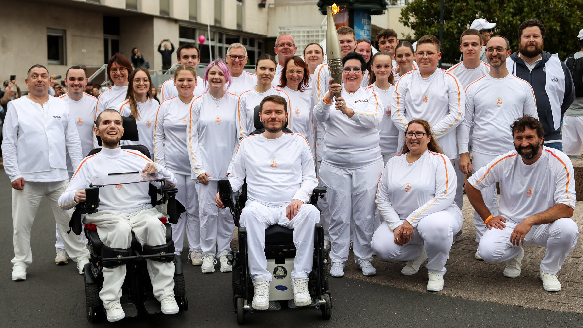 Some of the participants in the Olympic torch team relay on Monday. PARIS 2024