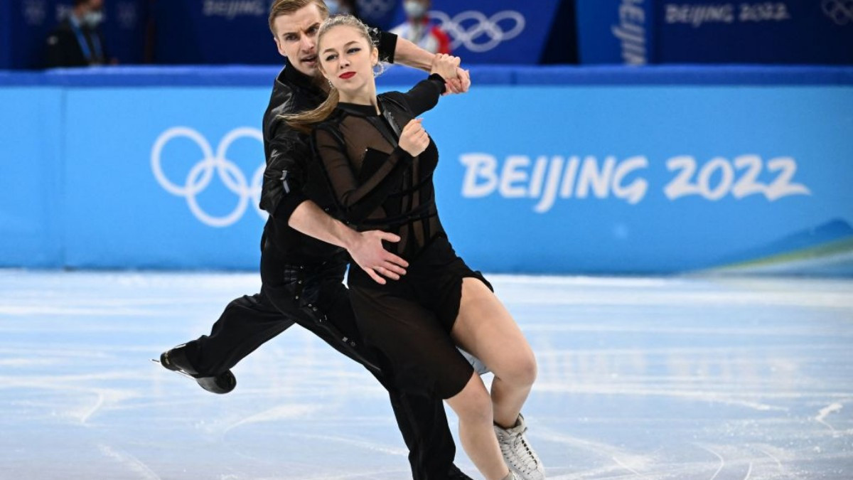 
Paulina Ramanauskaitė of Lithuania and Deividas Kizala of Lithuania compete in the ice dance rhythm dance of the figure skating event during Beijing 2022. GETTY IMAGES