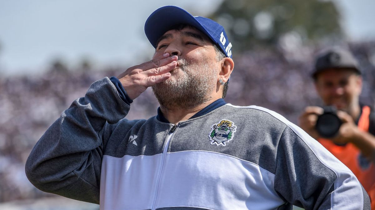 Diego Maradona, coach of Gimnasia y Esgrima de la Plata, remained connected to football until his death. GETTY IMAGES