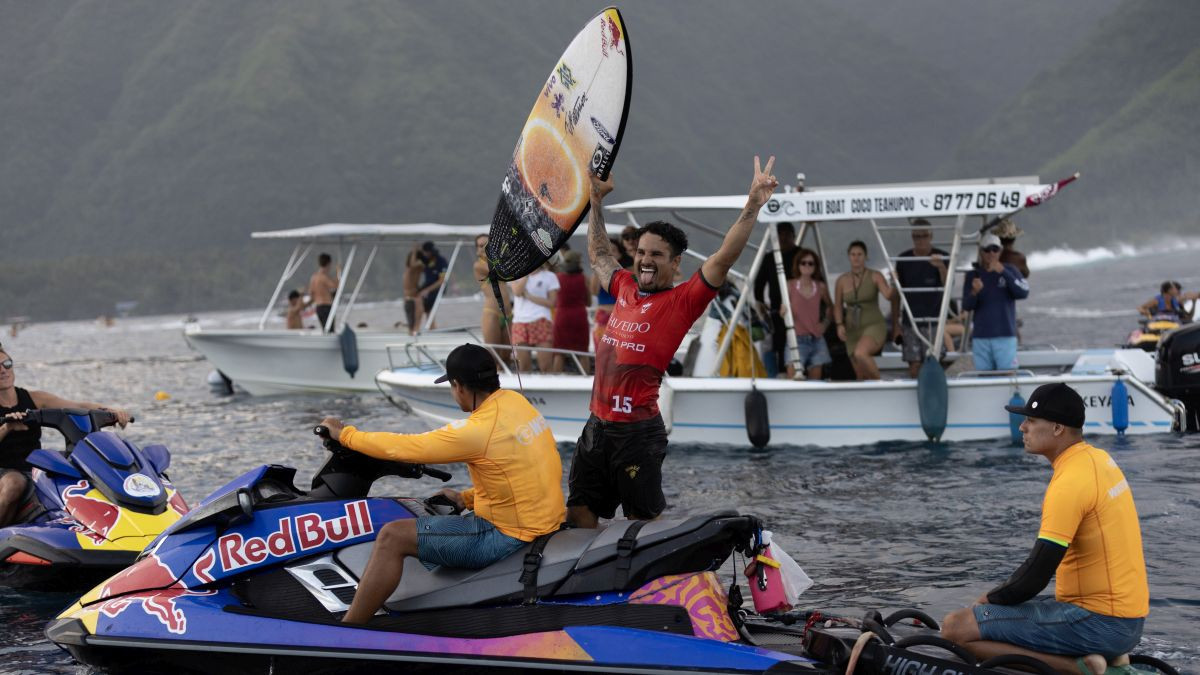  Italo Ferreira of Brazil reacts after finishing first place in the SHISEIDO Tahiti Pro. GETTY IMAGES