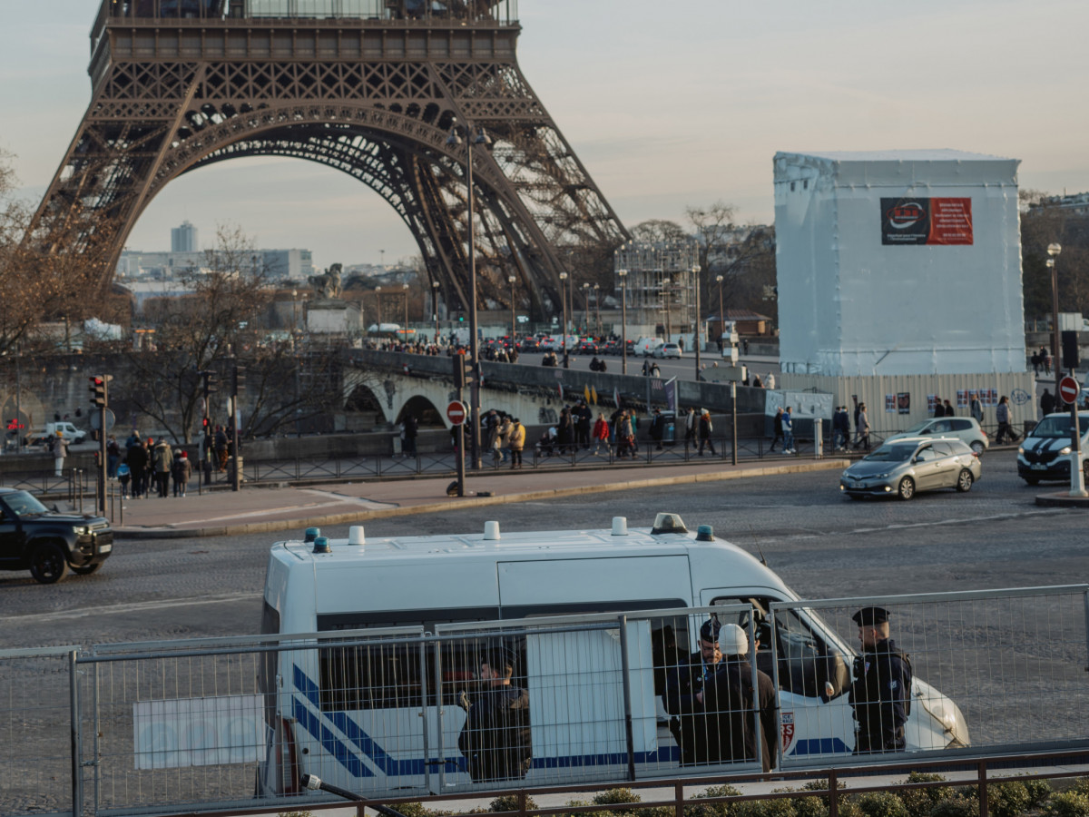 Three arrested as coffins found near Eiffel Tower