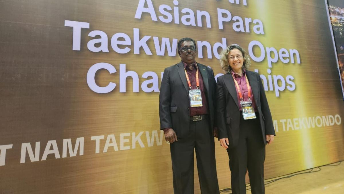 Medical classifiers Tugba Jocahan and Sivam Arumugam at the Asian Championships. WORLD PARA TAEKWONDO