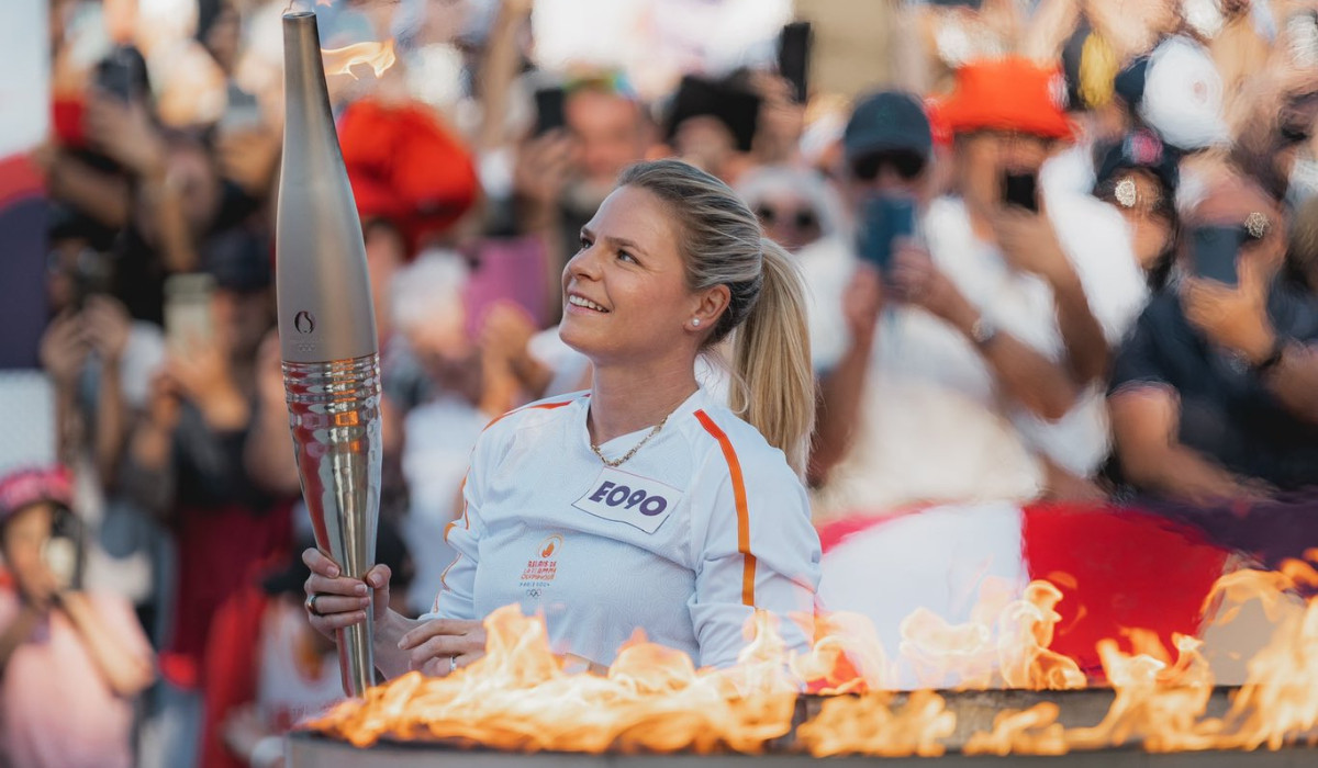 Football star Eugénie Le Sommer lit the celebration cauldron. PARIS 2024
