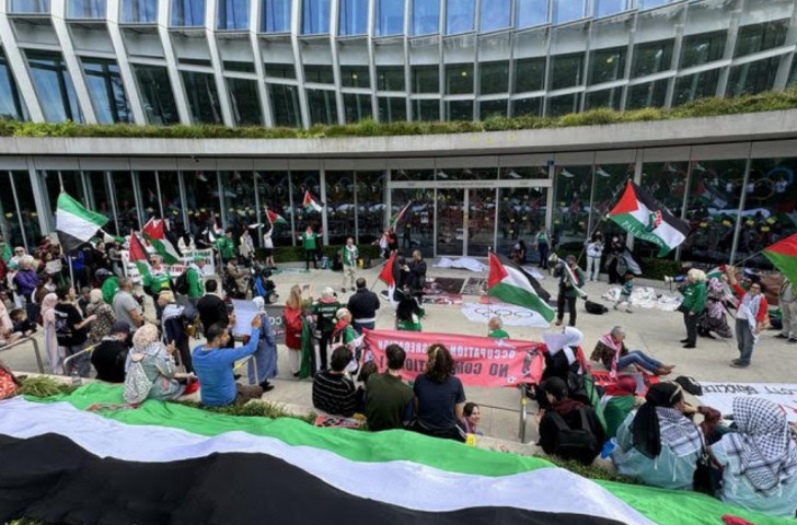 Another demonstration at IOC headquarters calls for Israel to be banned from Paris 2024. EMF